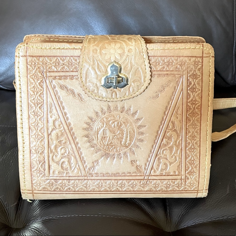 Vintage hand tooled tan colored leather purse - 8”h x 9.5”w x 6”d